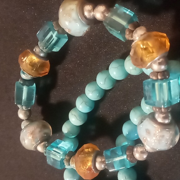 Expandable beaded bracelets  2 Turquoise beaded & 1 glass & resin beaded - Picture 4 of 8